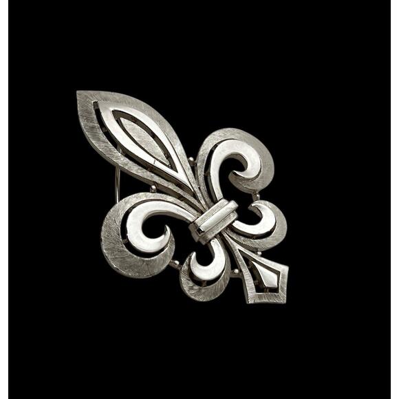 Crown Trifari Fleur De Lis Brooch Silver Tone Pin Brushed Smooth Shiny Wearable - Picture 8 of 12